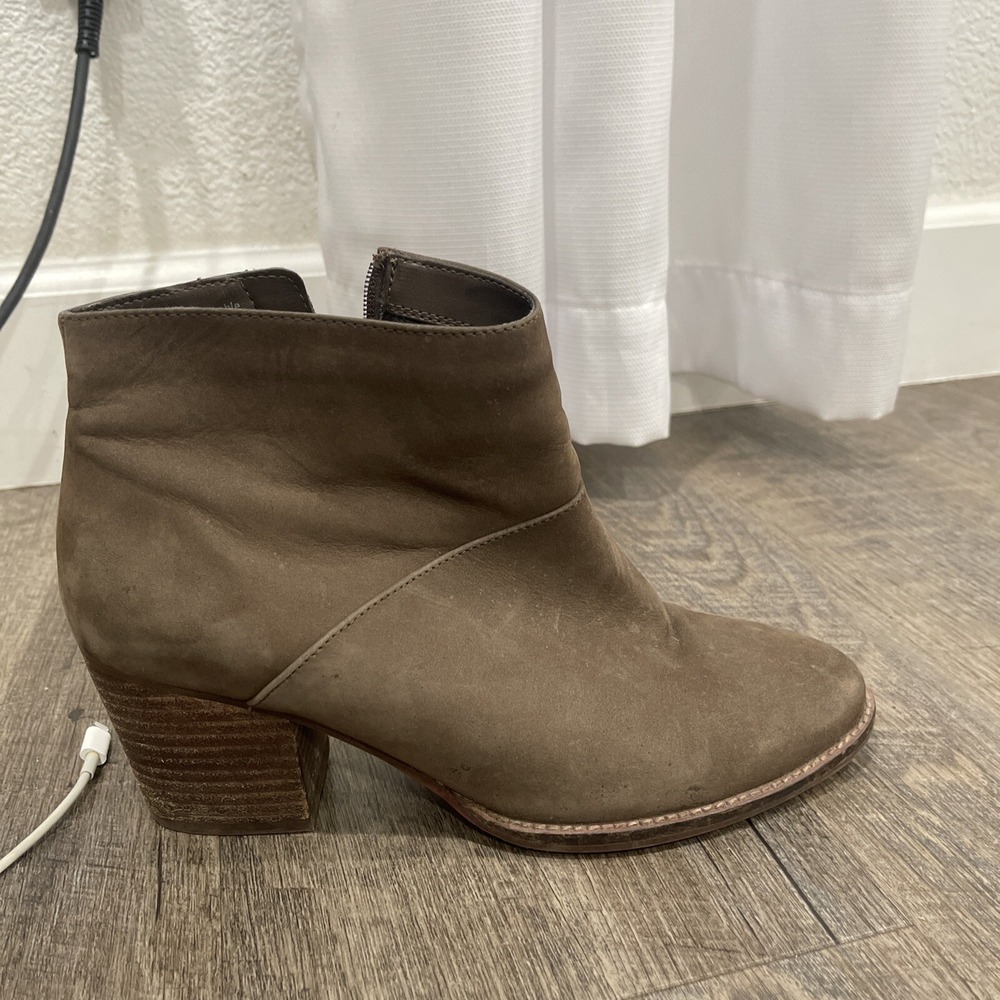 Women's Blondo Nellie Waterproof Ankle Boots Booties Shoes Size 9.5 Olive Heeled